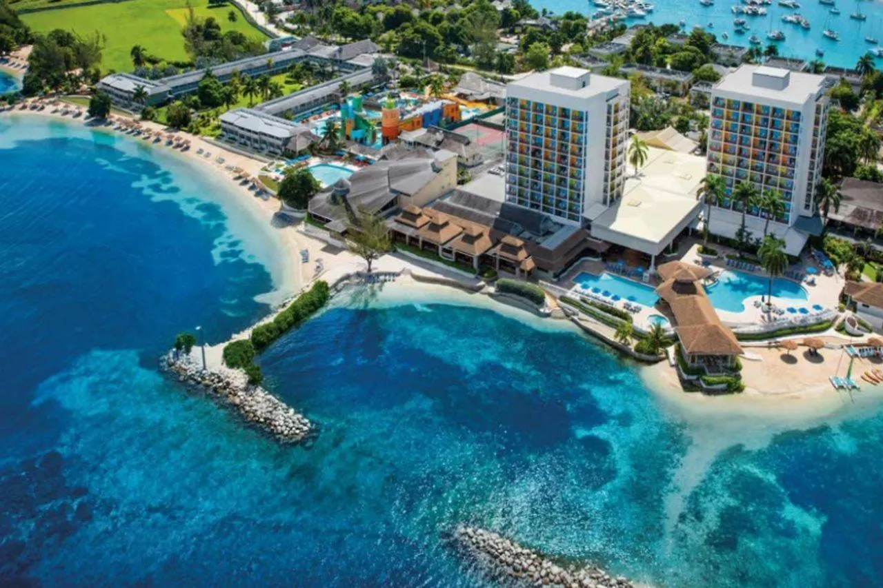 Hotel The Oasis At Sunset Montego Bay 4*,